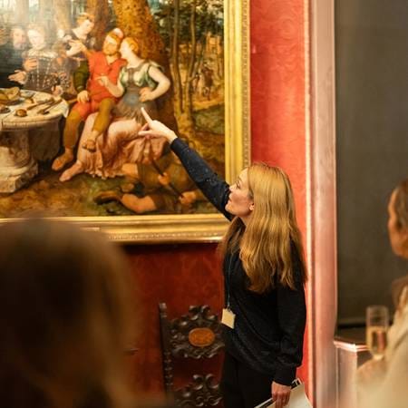 A guide lecturer in a red-silk gallery
