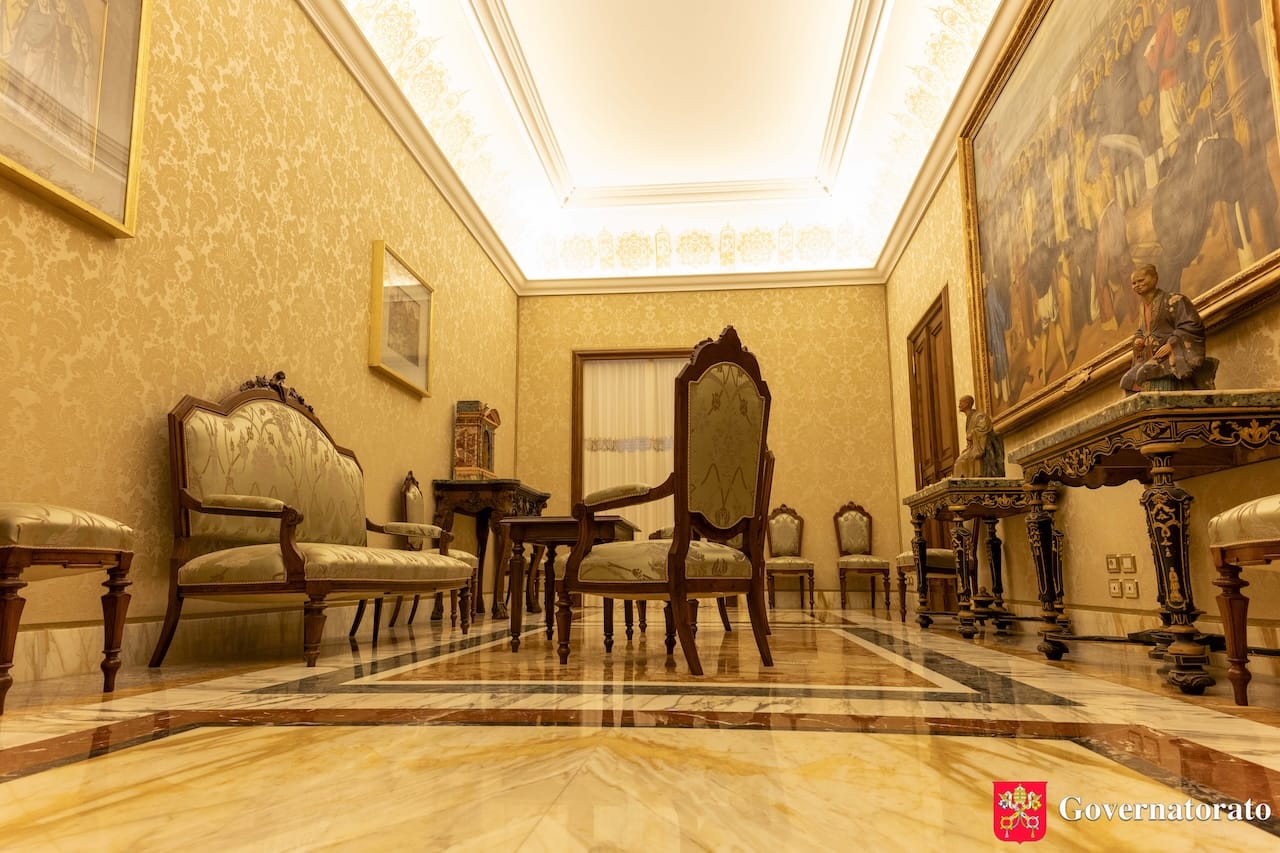 Un salon de l'appartement pontifical