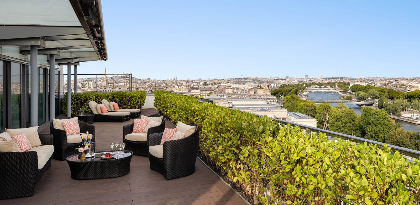 The terrace towards the Seine and Sacré-Coeur