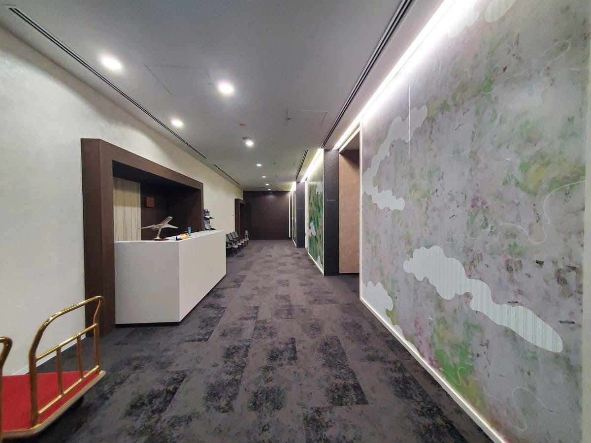 The entrance hall and reception