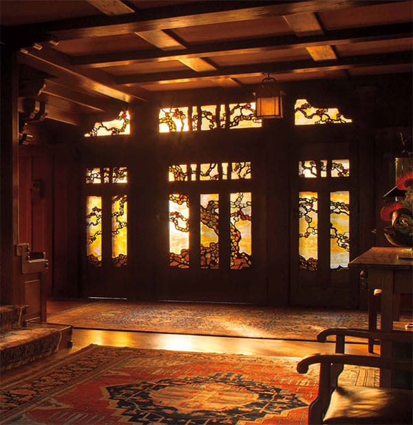 The entry hall and its glass doors