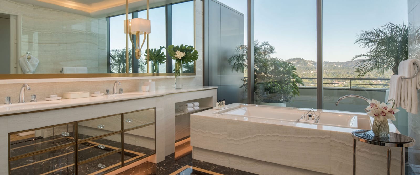 The bathroom, facing the hills