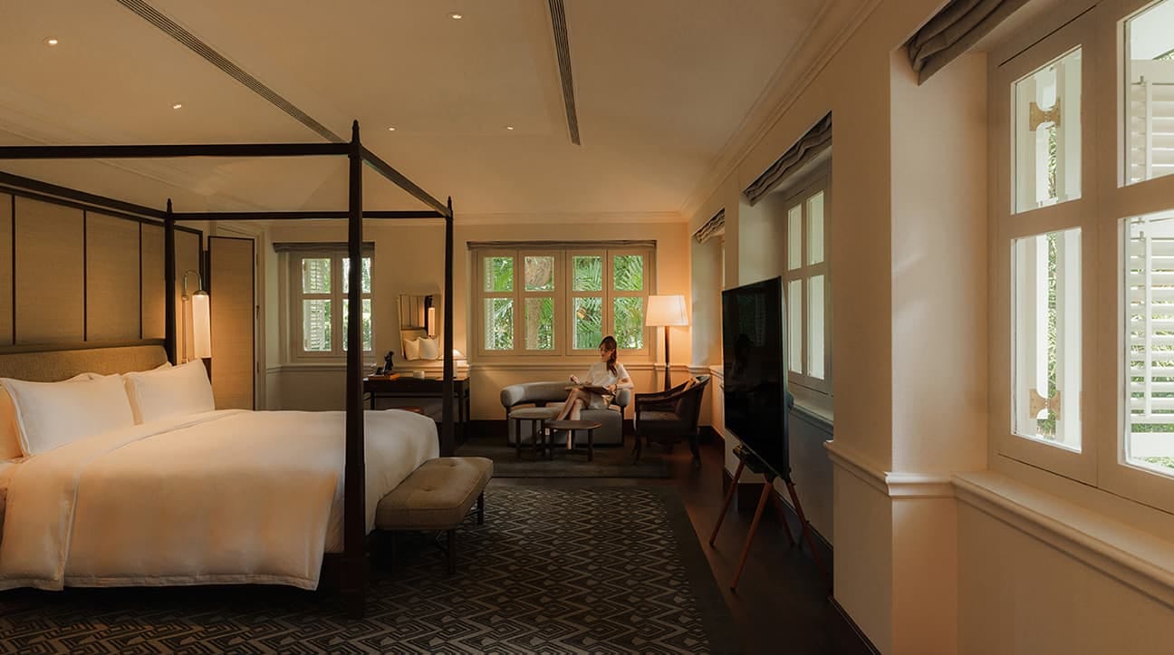 A bedroom with a four-poster bed