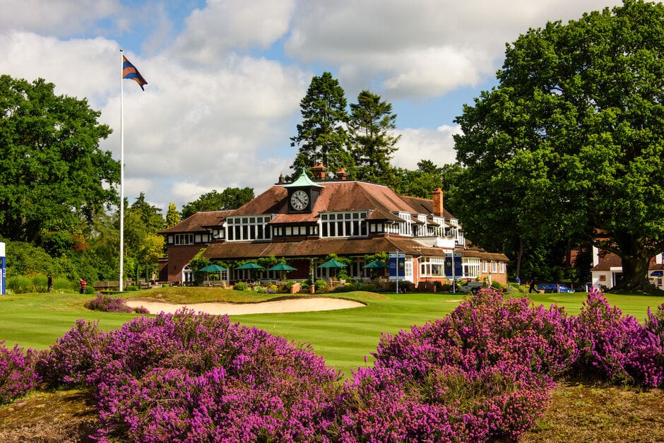 The 18th green and the clubhouse