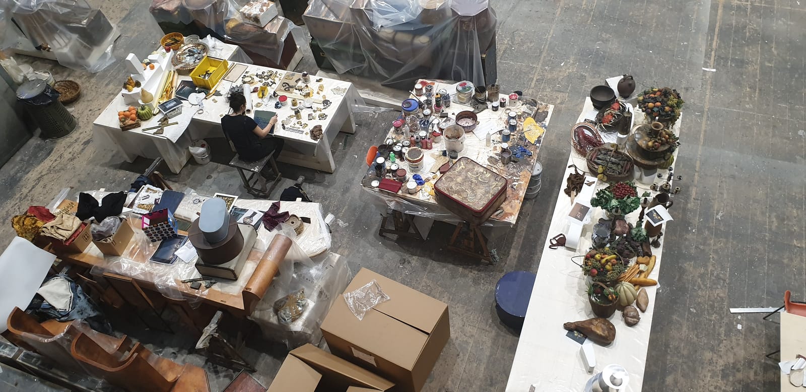 Props on the benches of the workshop