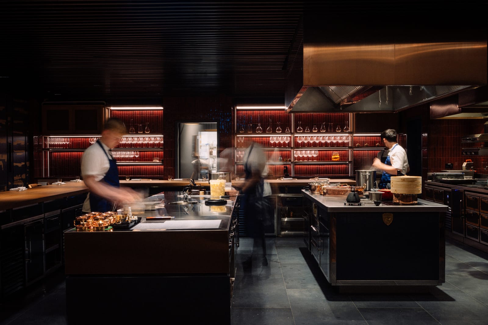 The kitchen and the glassware wall