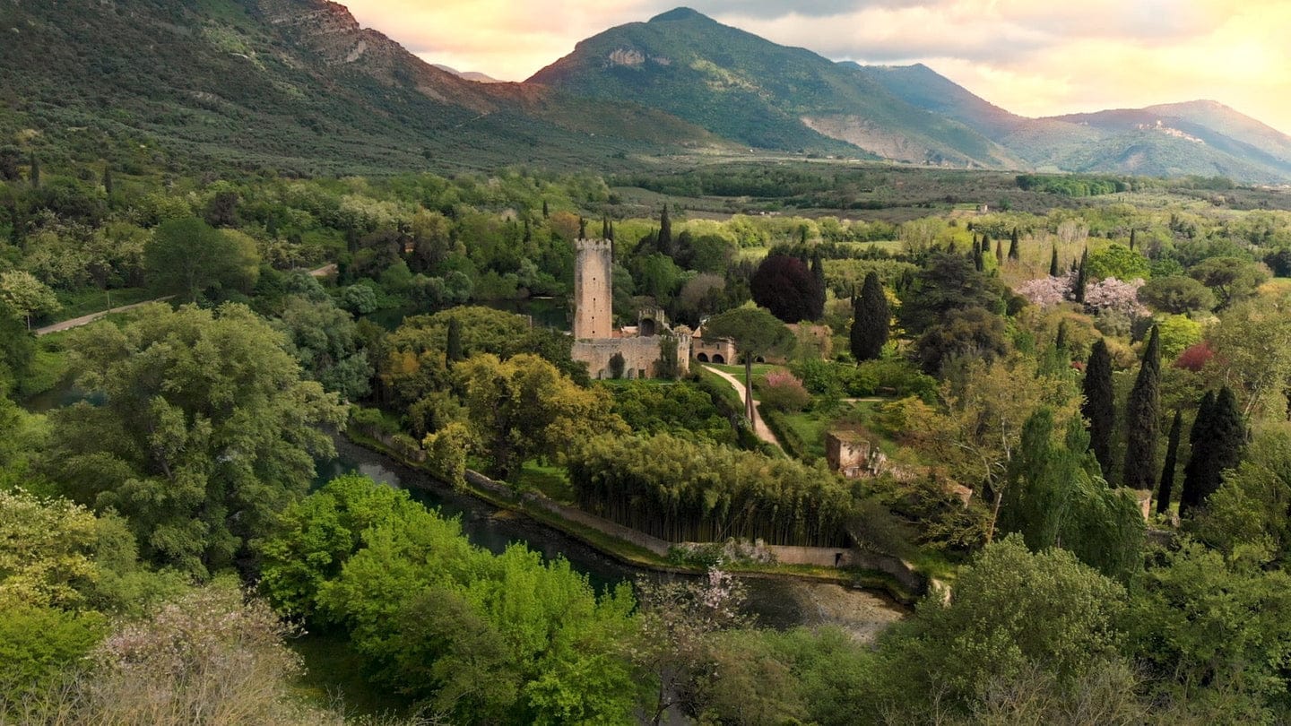 The garden and its tower below the Lepini hills