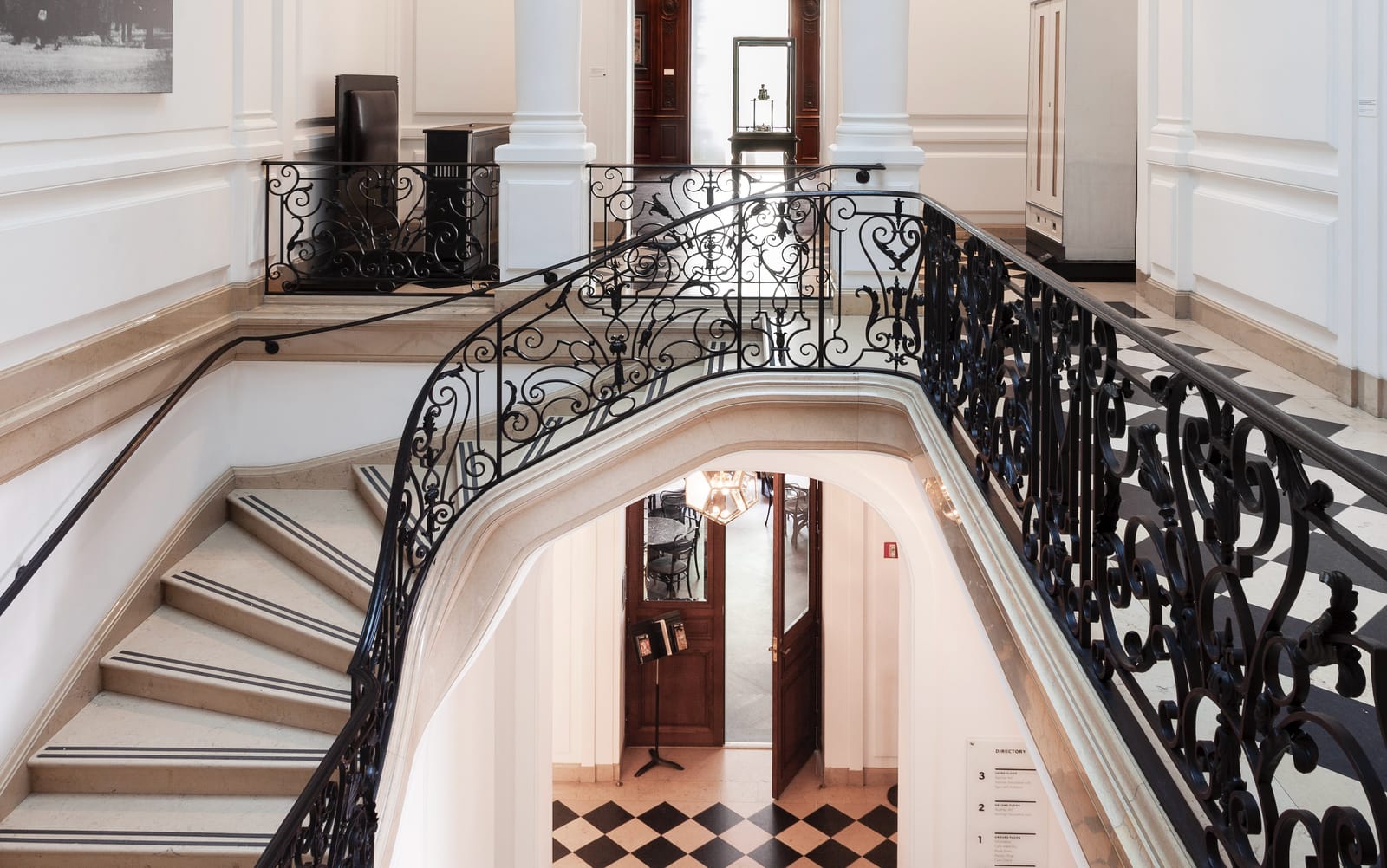 The main staircase at 1048 Fifth Avenue