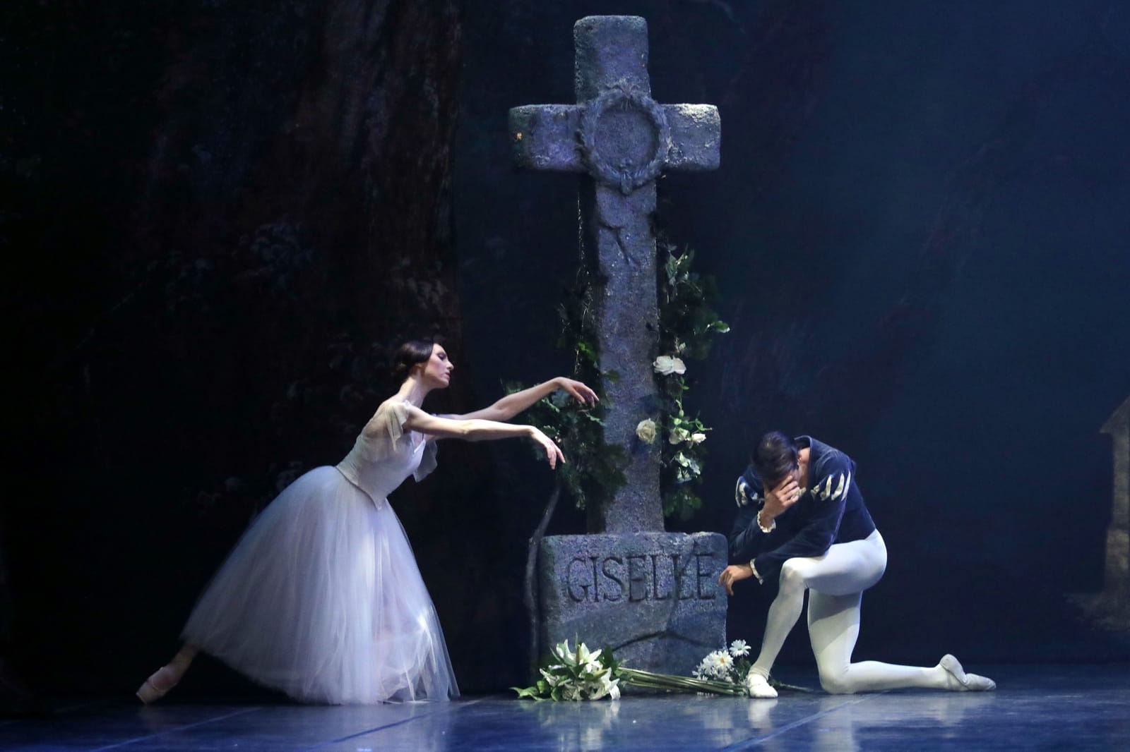 Giselle and Albrecht at the grave, second act