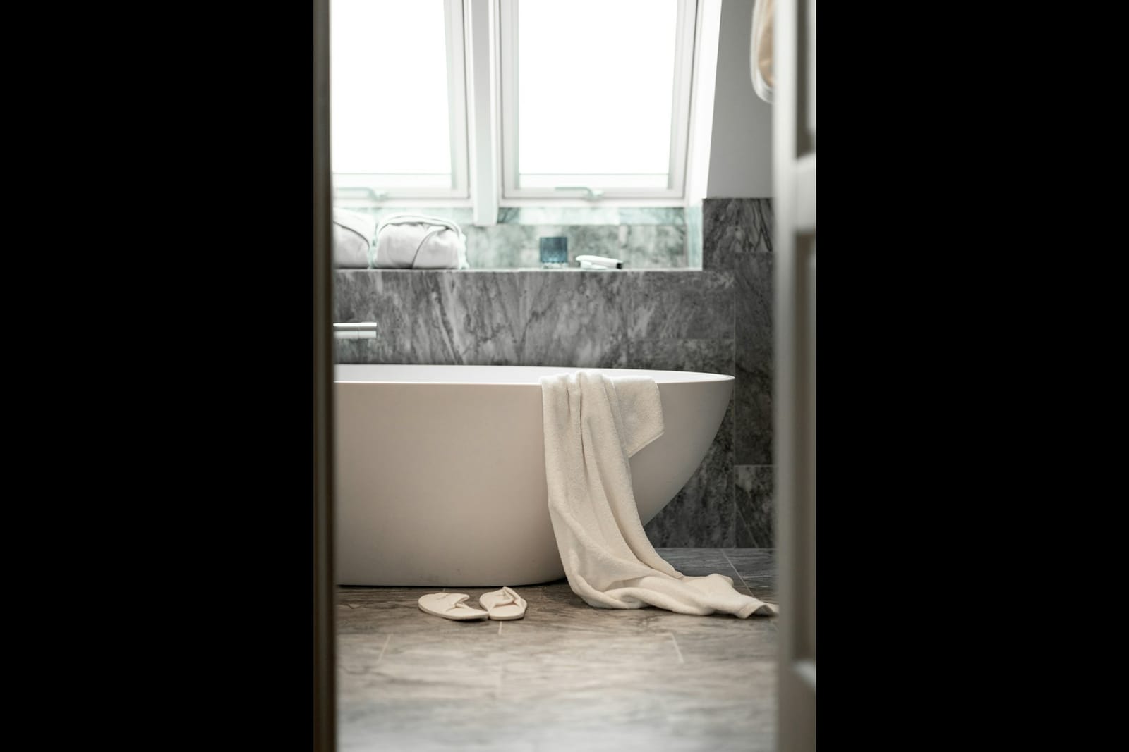 Bathtub in grey marble