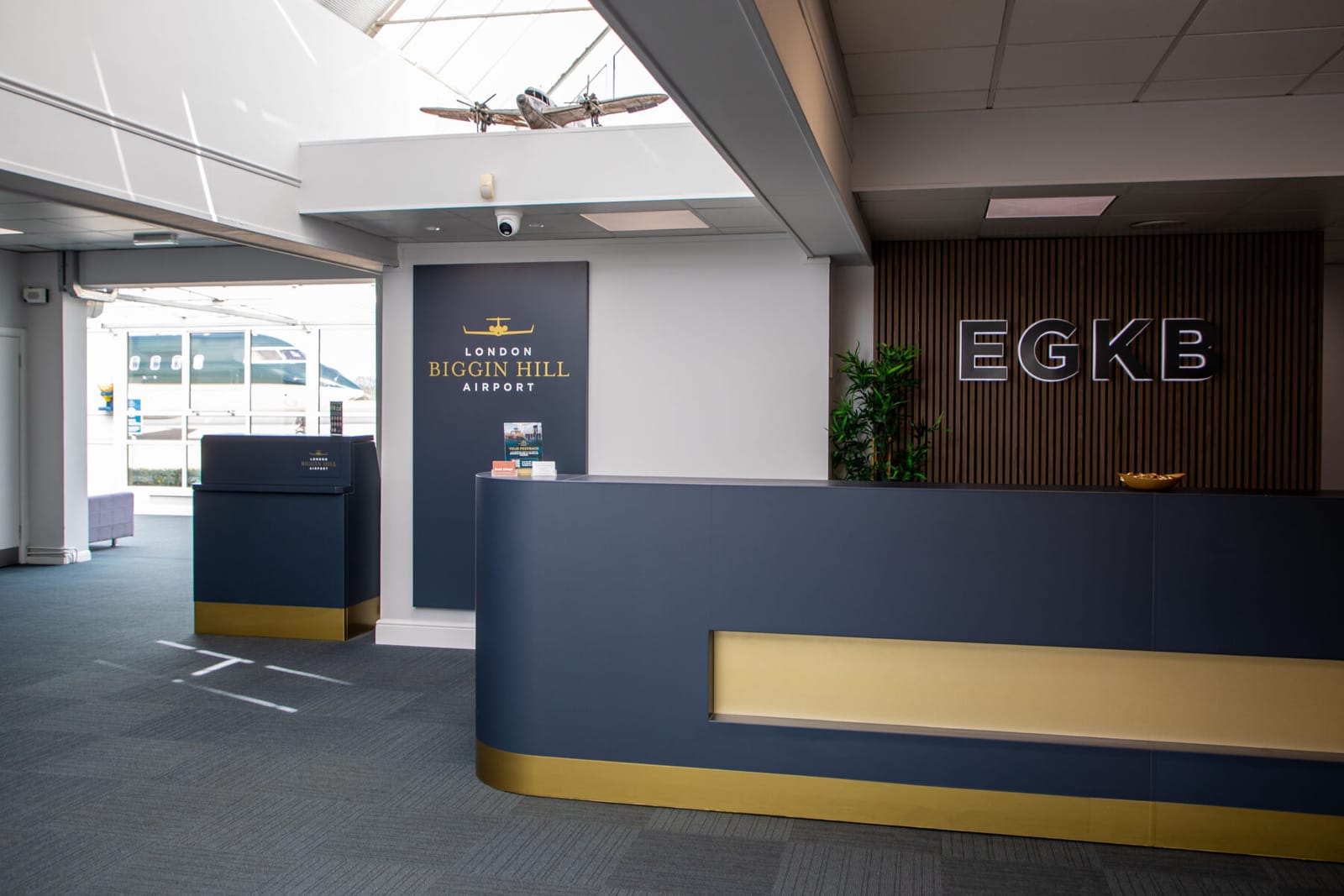 The welcome desk of the private terminal