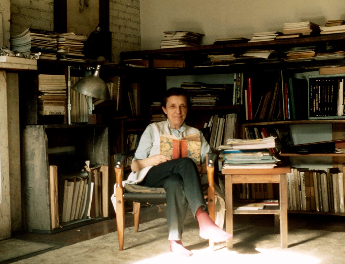 Books in a room of the house, 1976